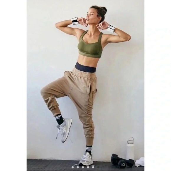 New Free People June Bug Joggers Sweatpants Harem Slouchy Tan FP Movement - Picture 1 of 9